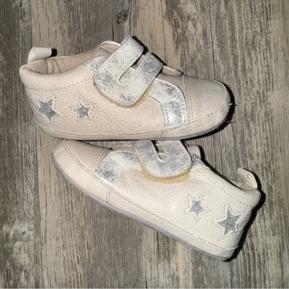☀️6/$20☀️ Baby Walker Shoes with Star Accents